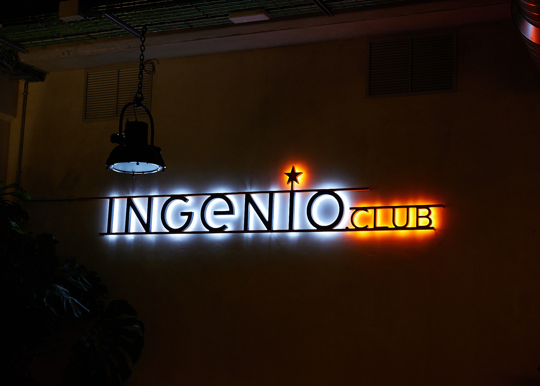 Rótulo luminoso de Ingenio.club